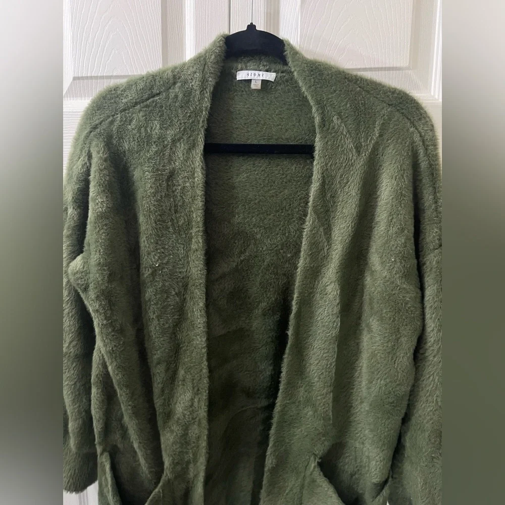 Cardigan - Picture 3 of 8